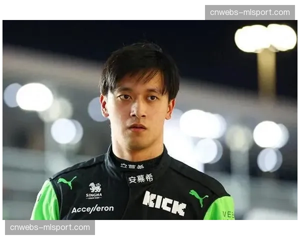 特写镜头:沙特大奖赛颁奖台,中国车手周冠宇创积分区完赛记录。 特写镜头:沙特大奖赛颁奖台,中国车手周冠宇创积分区完赛记录。